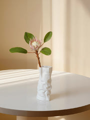 Amaranton 22" Real Touch King Protea – Media floración