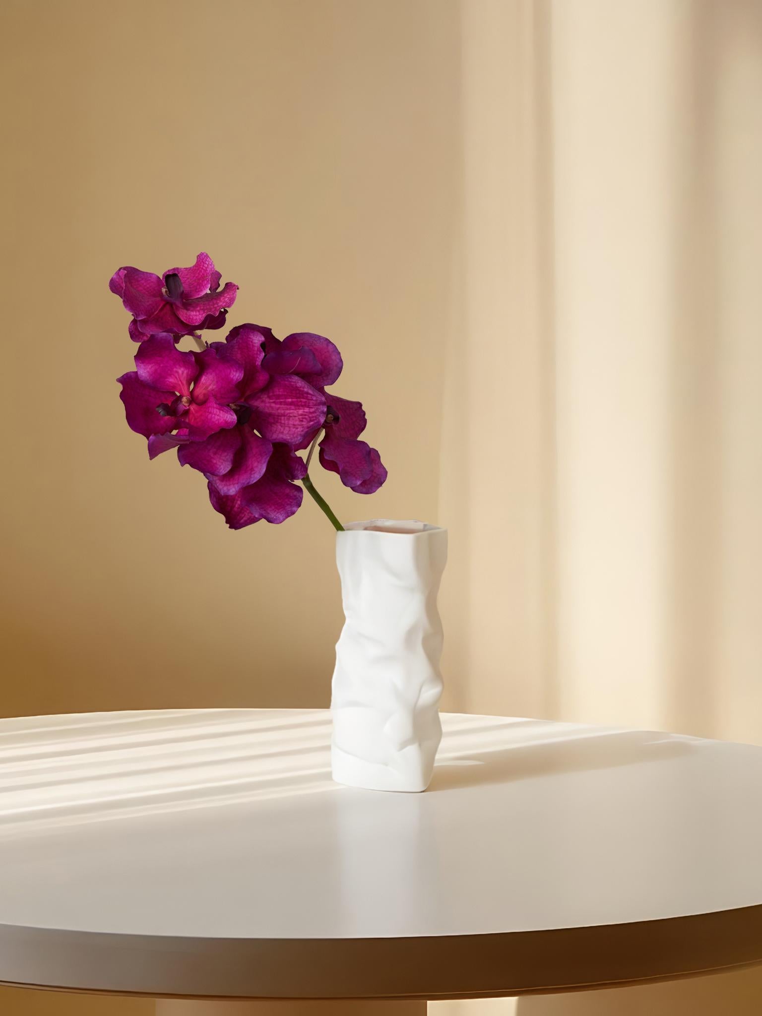 Orquídea Vanda Amaranton de 24" con tacto real - Morado rojizo