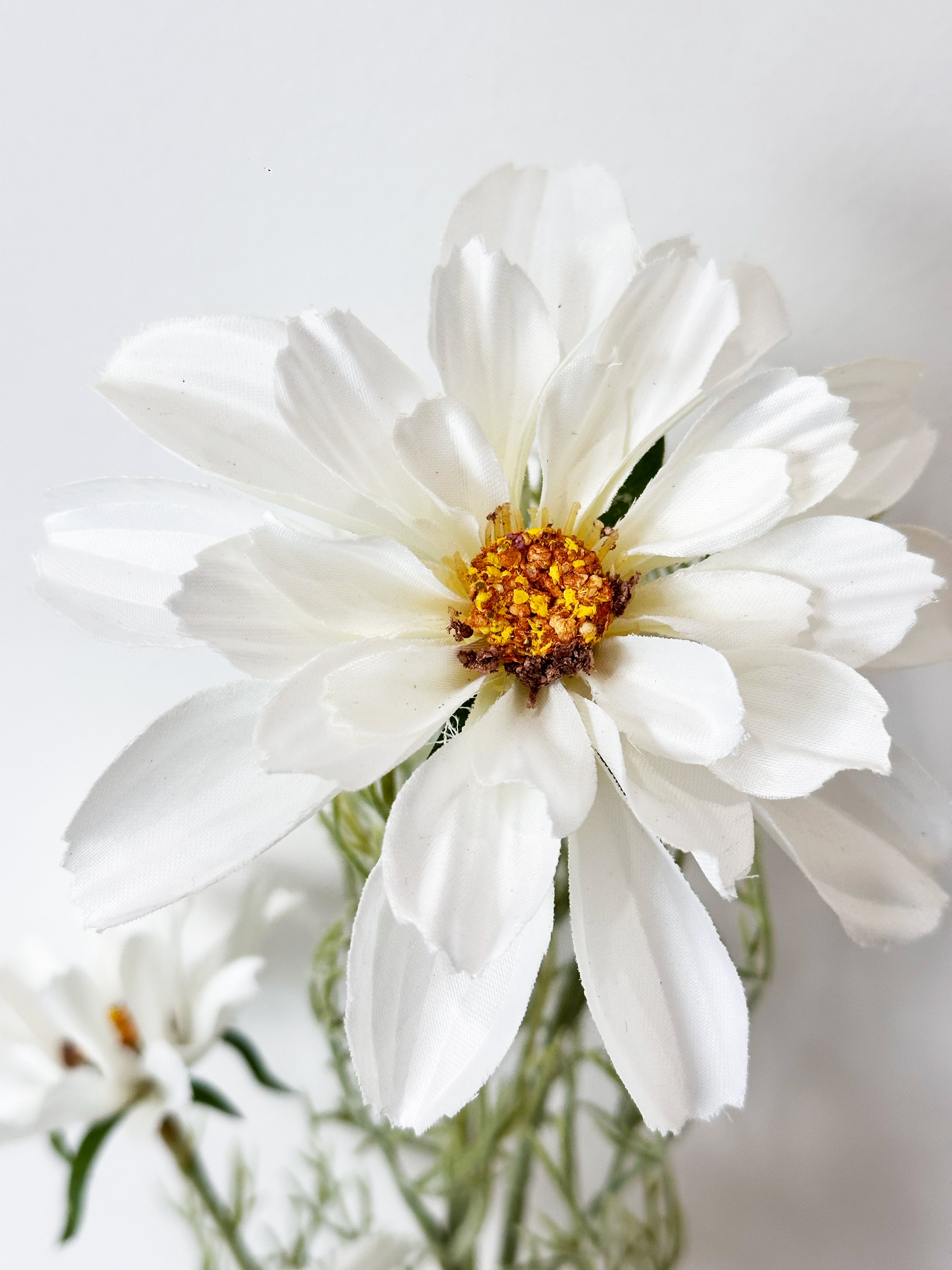 Amaranton 27" Realistic 4 - Bloom Cosmos - White