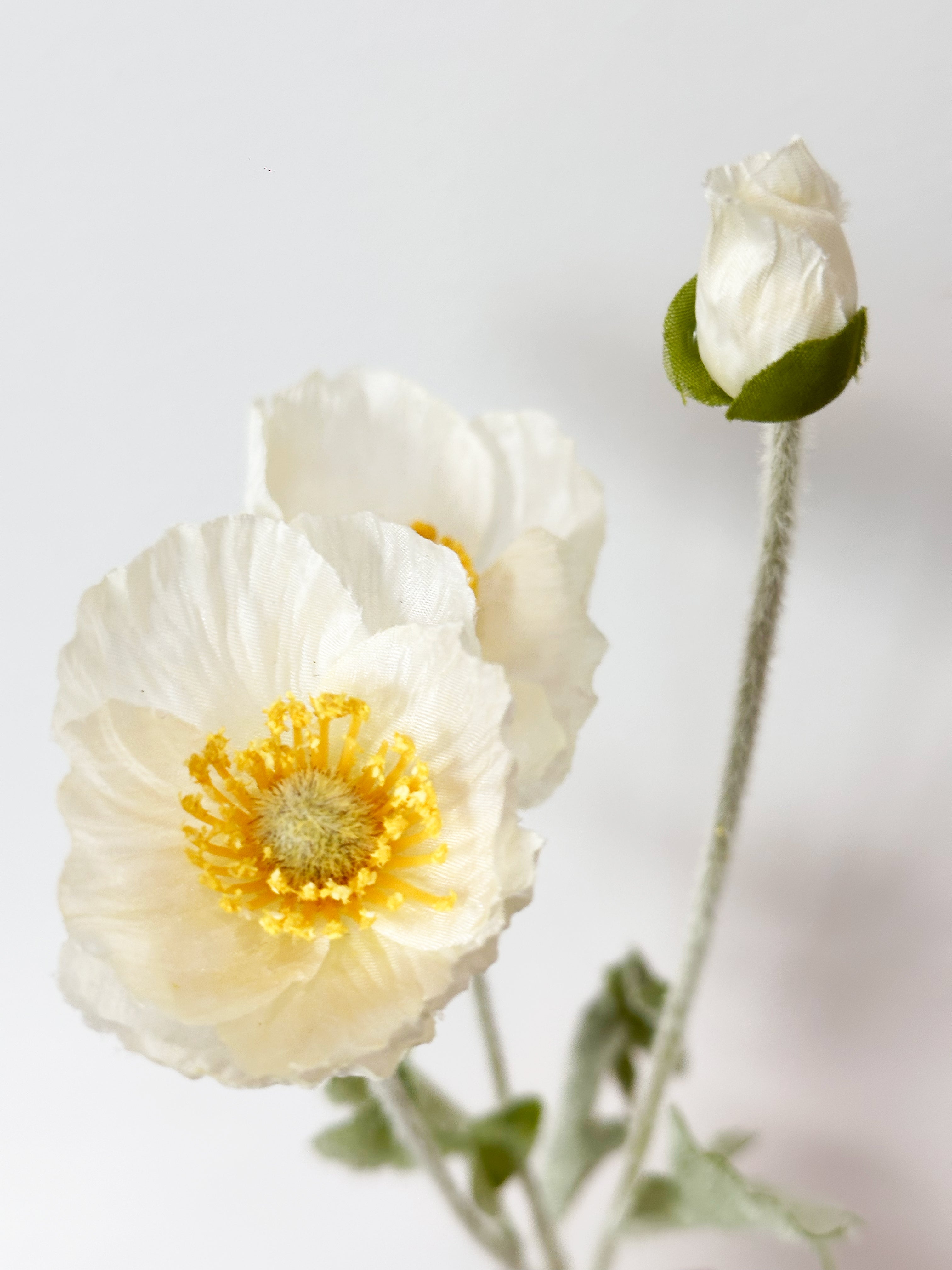 Amaranton 24" Realistic Poppy with 3 Blooms & 1 Bud - White