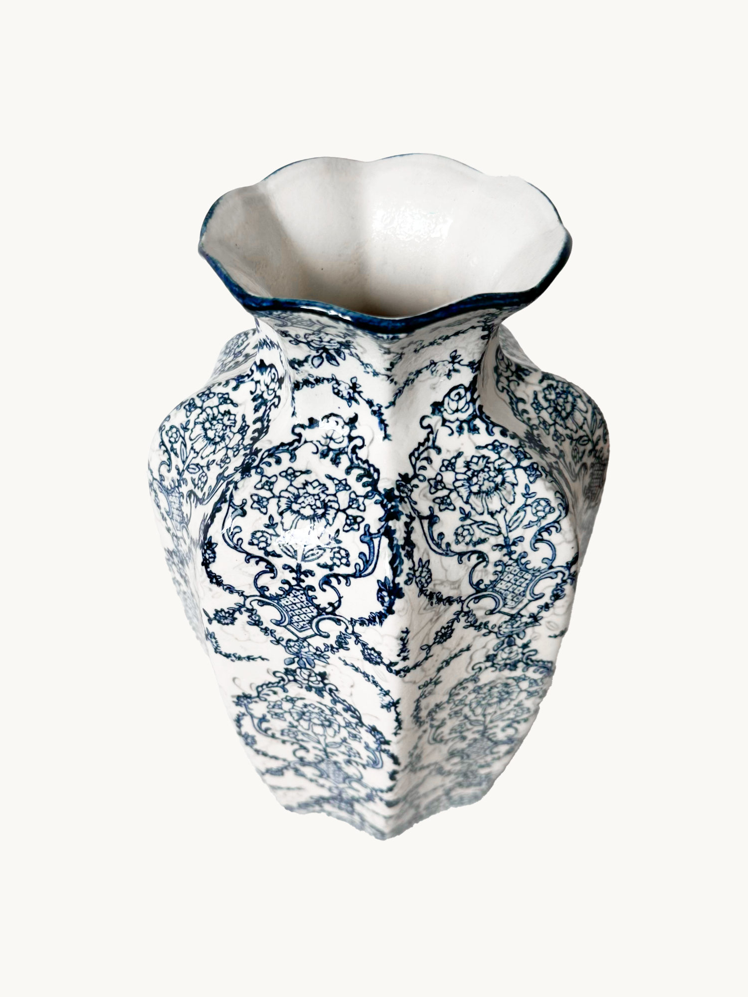 Amaranton™ 9" Blue Chinoiserie Scalloped baluster Vase